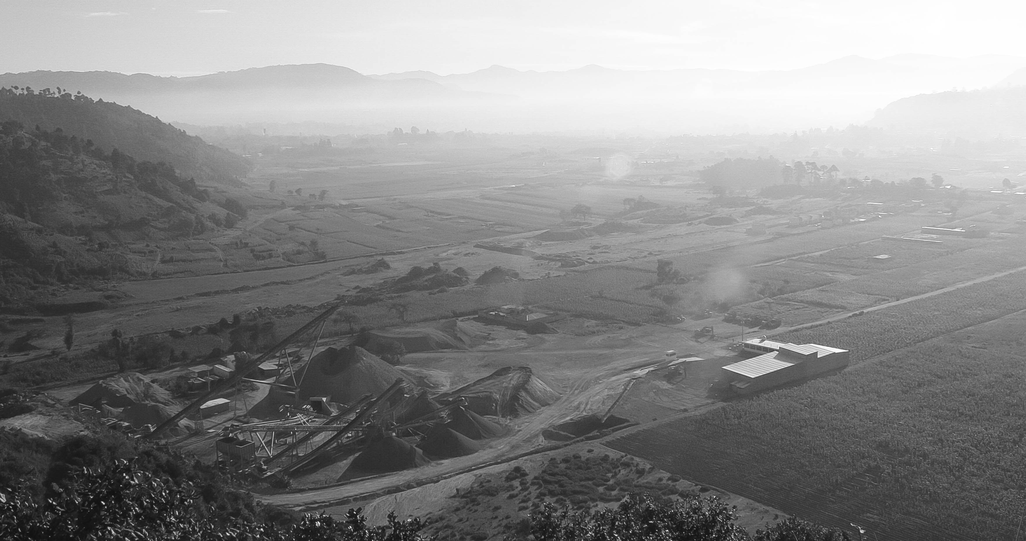 Vista del Valle de Palajunoch y la mina. Foto por Patricia Macías