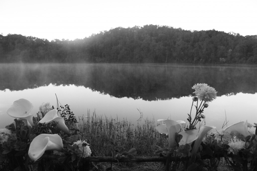 A floral offering on Lake Chicabal in San Martín Sacatepequez, Quetzaltenango. Photo by Patricia Macías