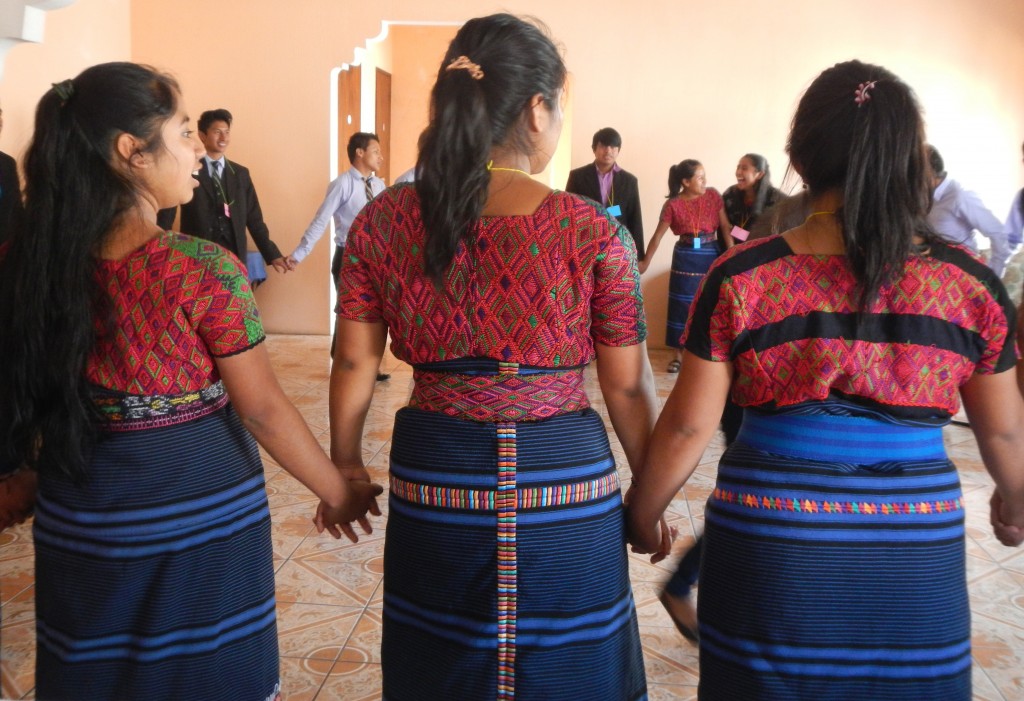 Jóvenes embajadoras participan en otro encuentro de Seres. Foto por: Seres