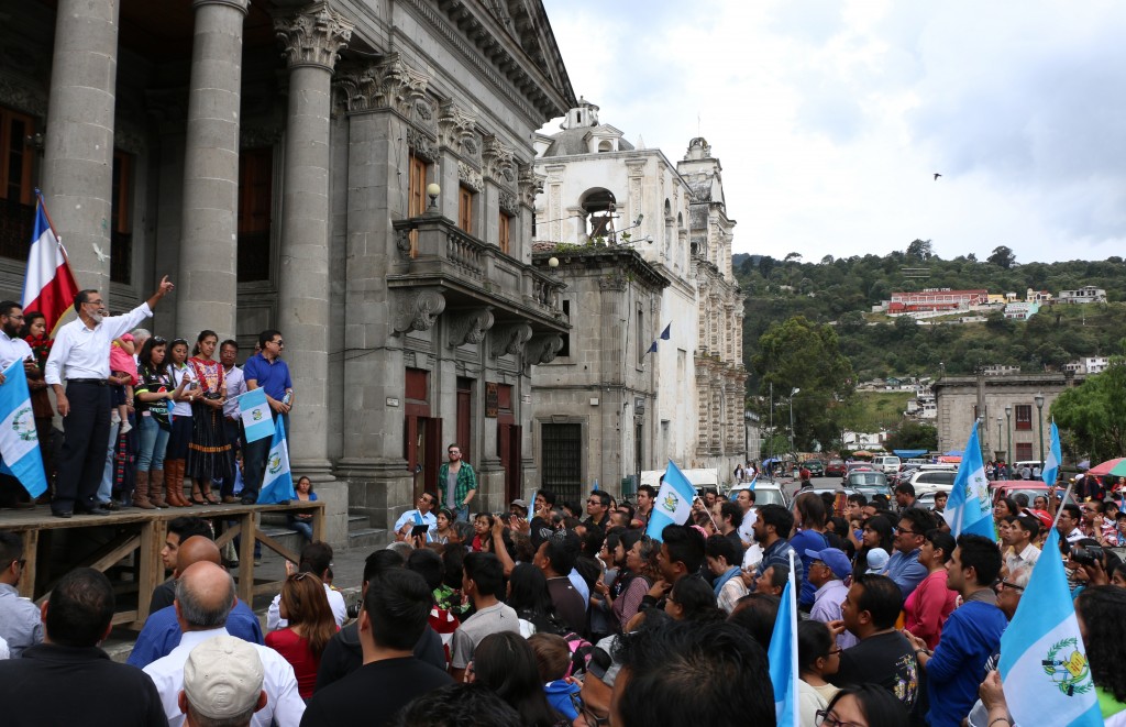 Grijalva agradece la confianza en el Parque Central de Xela. Foto por: Patricia Macías 