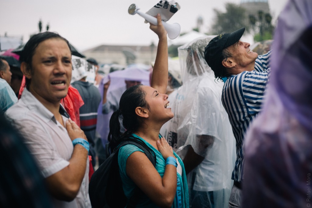 Manifestante en guatemala. foto por Rafael Mora #JusticiaYa