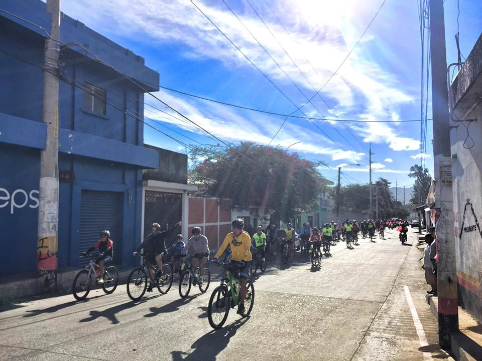 Grupo de ciclistas en Xela