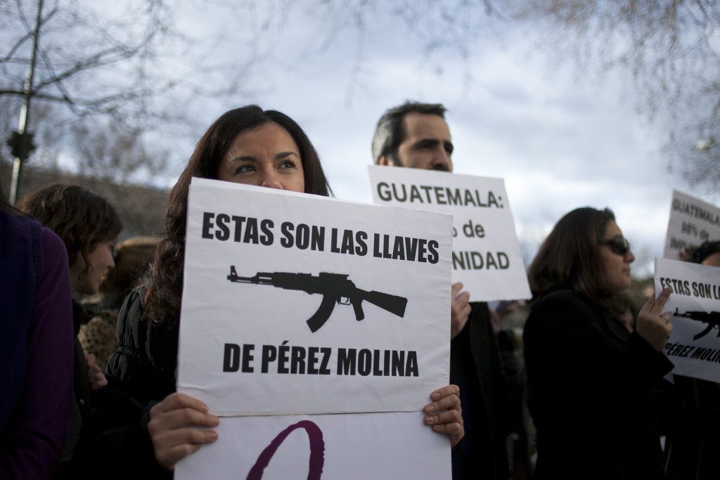 Mercedes Hernandez durante la protesta en Madrid contra Otto Perez Molina. Foto: Gabriel Pecot 